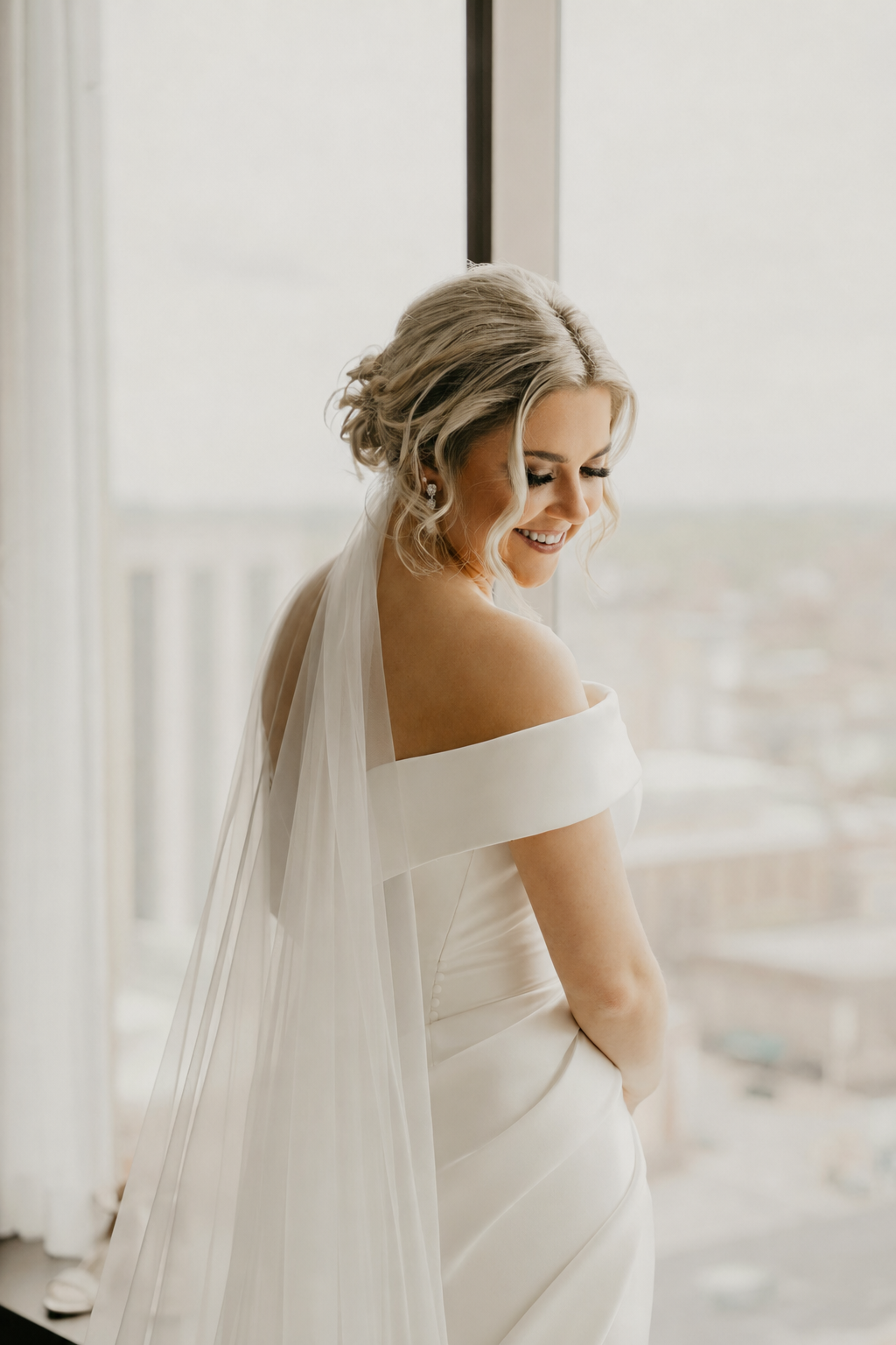 Scottsdale bride with polished soft glam bridal makeup