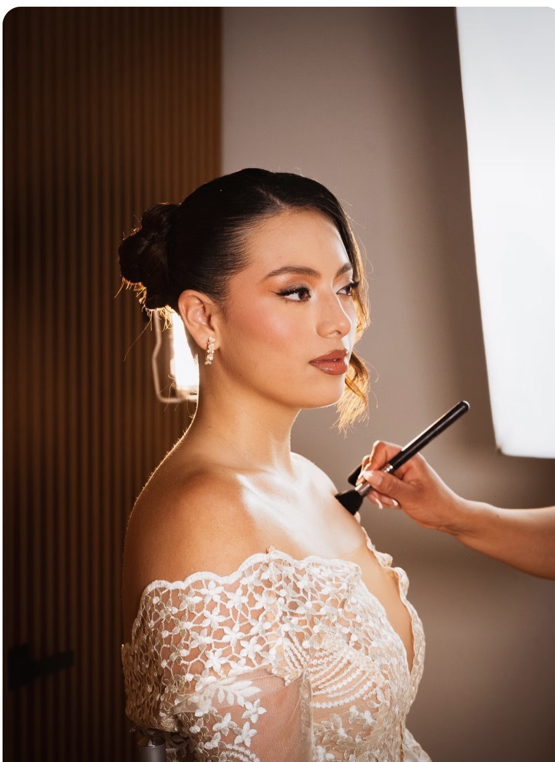 Elegant Houston bridal hairstyle designed for humidity and veil placement